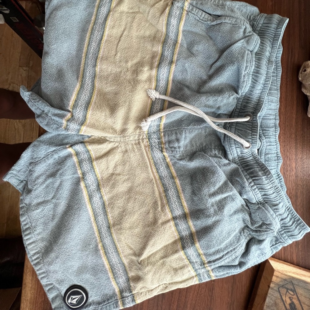 Volcom shorts 7 inch inseam size small